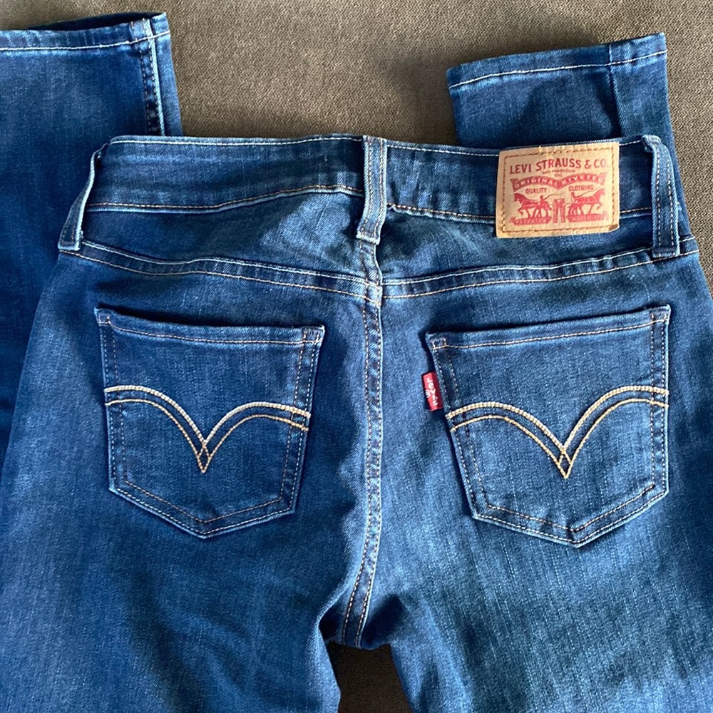 Levi’s dark wash jeans, 535 super skinny in size 26.